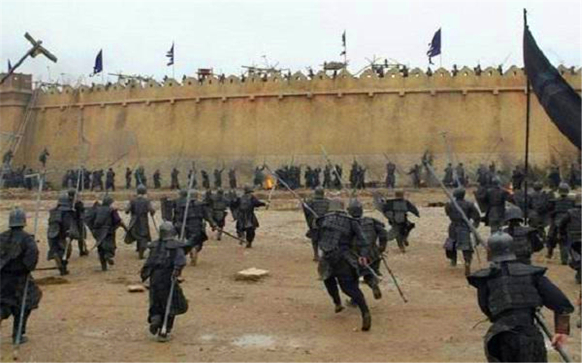  基尔高士丁快反战术犀利，三次反击洞穿城池  