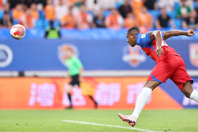  柏林赫塔防线告急，连续失球暴露防守漏洞  