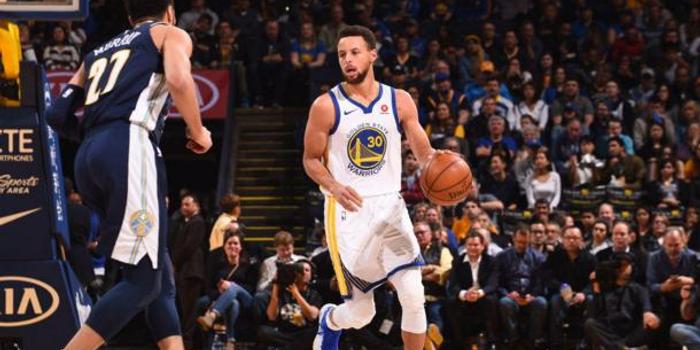  约基奇准三双统治内线掘金轻取马刺豪取五连胜  